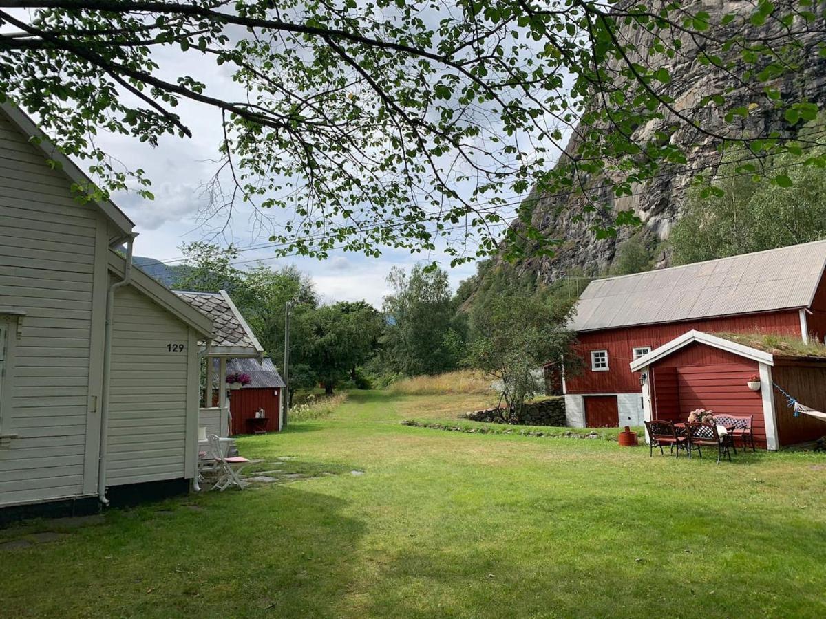 Aobrio Holidayhouse, Authentic Norwegian Farmhouse Close To Flam Lærdalsøyri Exterior foto